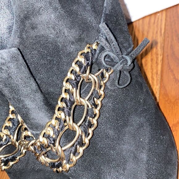 Size 9.5 B .Makowsky Leather upper and sole botties. - Picture 4 of 6